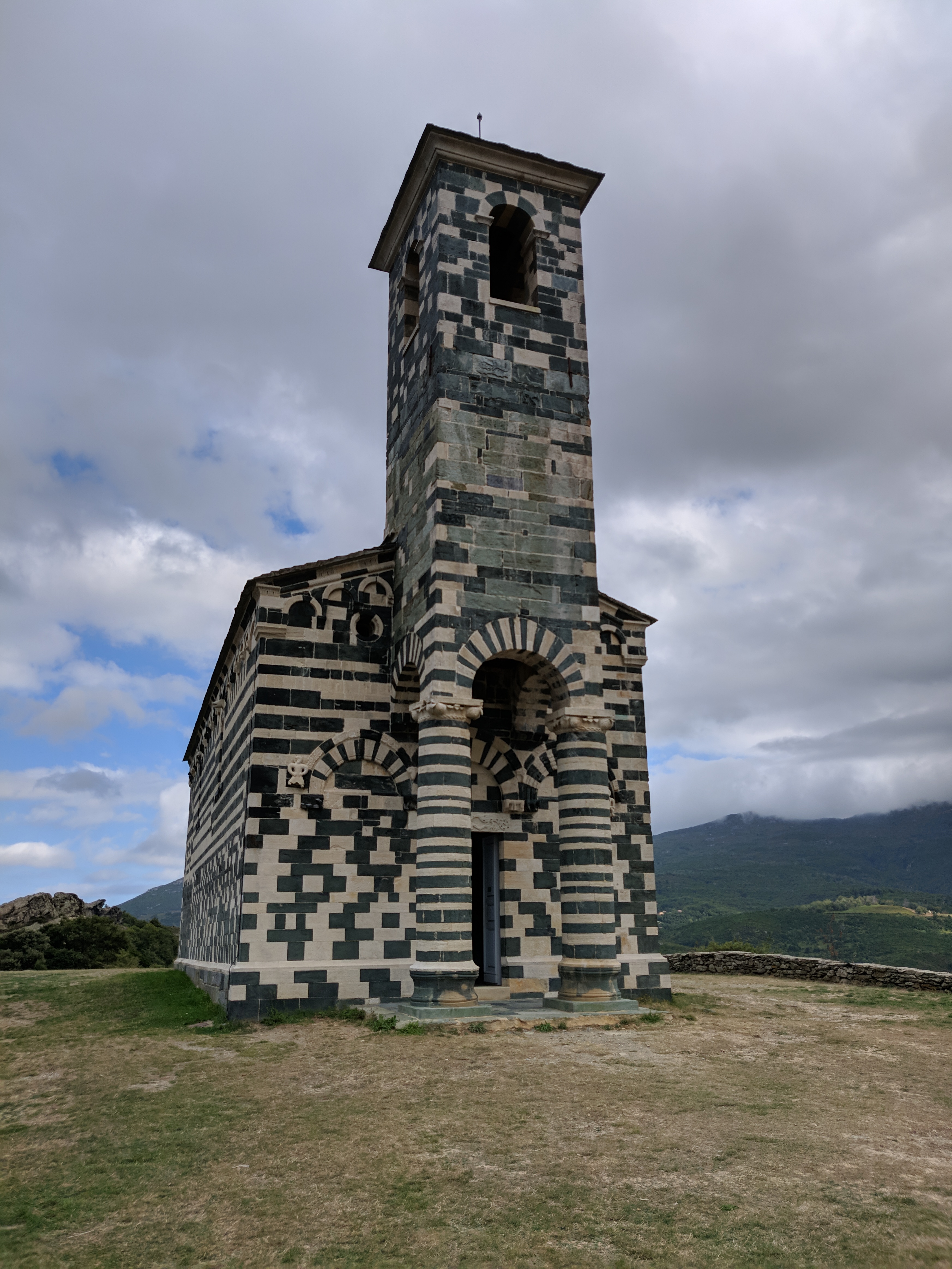 kurz vor Murato die Kirche San Michele